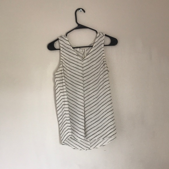 Black and white blouse. - Picture 1 of 2